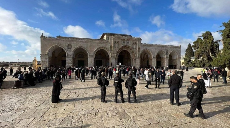"الخارجية" تدين السماح للمتطرفين وأحد أعضاء الكنيست باقتحام الأقصى