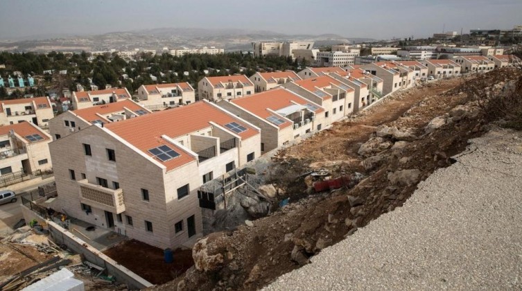 الاحتلال يقر خطة بناء 820 وحدة استيطانية بالقدس