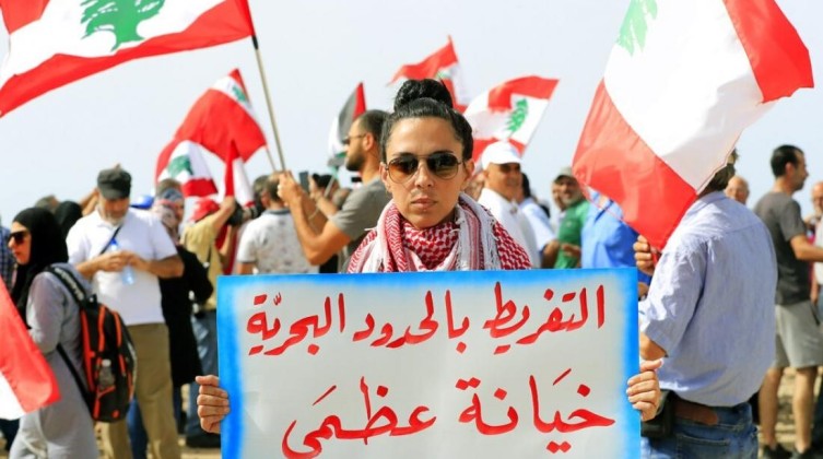 لبنانيون يتظاهرون ضد استخراج "إسرائيل" الغاز من حقل "كاريش"