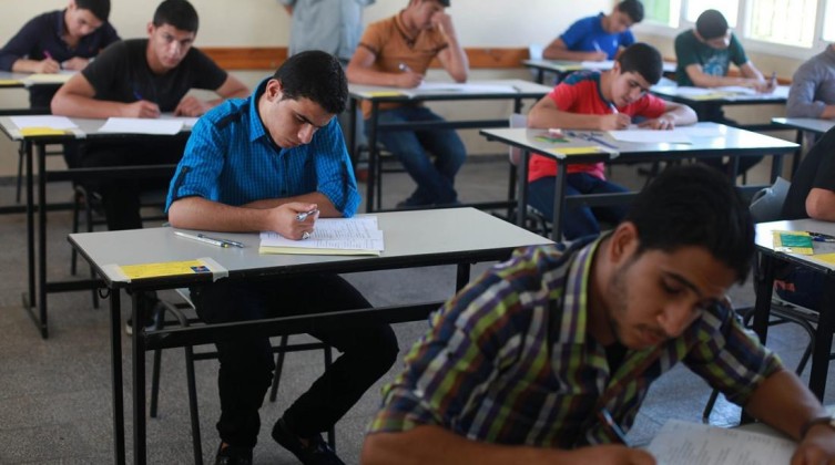 الآن..طلبة الثانوية العامة يتقدمون لامتحان اللغة الانجليزية