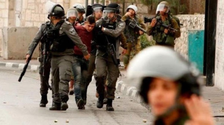 بالأسماء// حملة مداهمات واعتقالات بالضفة والقدس المحتلتين