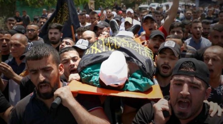 جنين: جماهير تشيع جثمان الشهيد مرعي