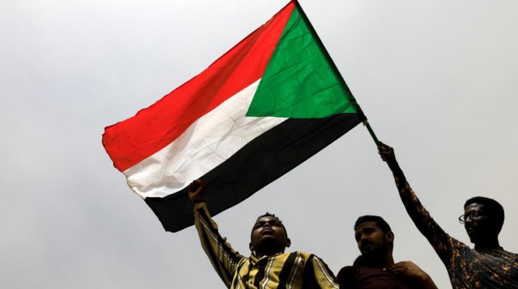 السودان يستدعي سفيره في إثيوبيا