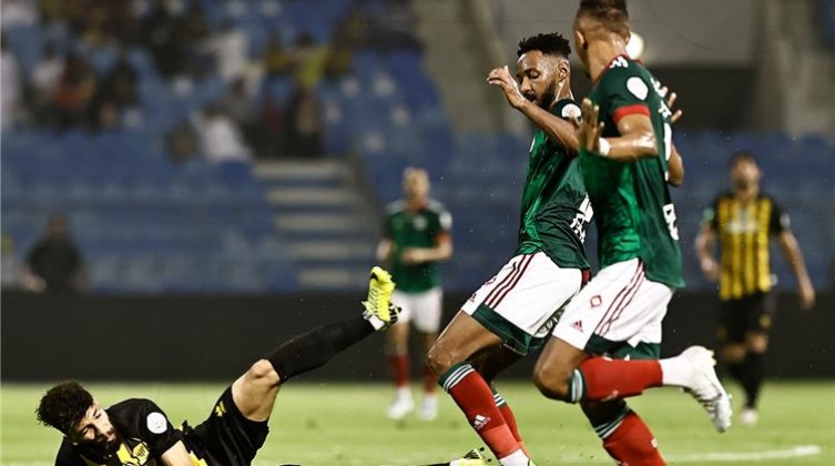 فيديو: الاتحاد يقلب الطاولة على الاتفاق بثلاثية ويشعل الصراع على لقب الدوري السعودي