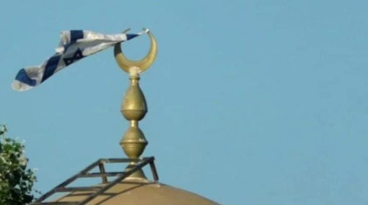 بيت لحم: مستوطنون يرفعون العلم "الإسرائيلي" فوق مسجد كيسان