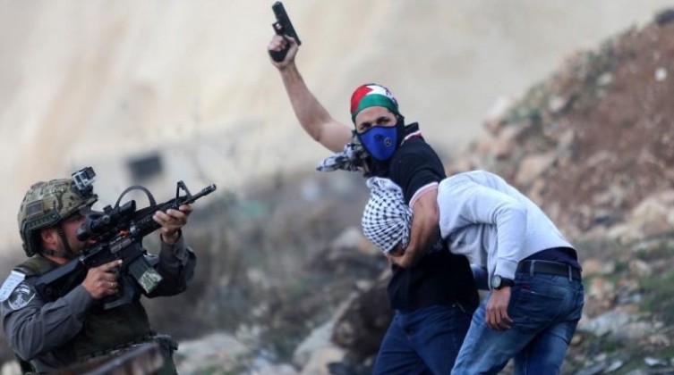 قوة إسرائيلية “مستعربة” تختطف فلسطينيا من مخيم الدهيشة