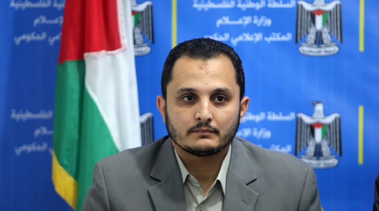 الغصين: موظفو "أونروا" وفئات أخرى حصلوا على تصاريح عمل