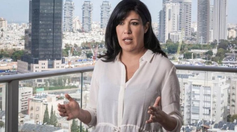 مستشارة بينيت السابقة تتحدث عن الأسباب الحقيقية وراء استقالتها