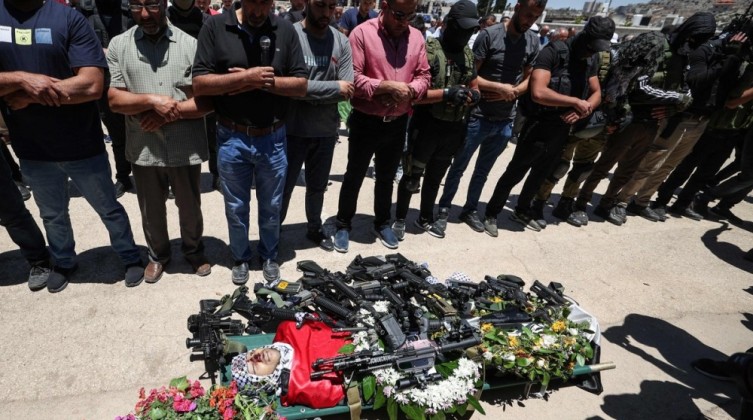 بالصور: تشييع جثمان الشهيد الفتى محمد حامد في بلدة سلواد
