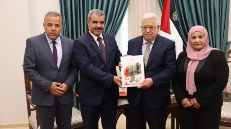 "عباس" يستلم تقرير ديوان الرقابة المالية والإدارية لـ عام 2021