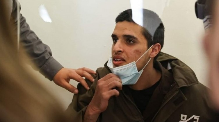 محكمة الاحتلال تؤجل النظر في أمر تمديد عزل الأسير مناصرة