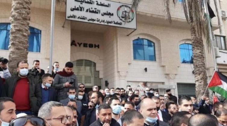 نابلس: اعتصام للمحامين بالمحكمة رفضًا للقرارات