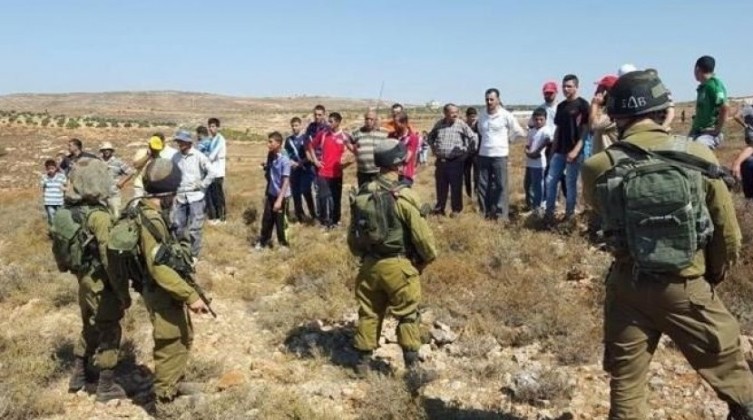 قوات الاحتلال تمنع أهالي قريتي أم الريحان وظهر المالح من إدخال أضاحي العيد
