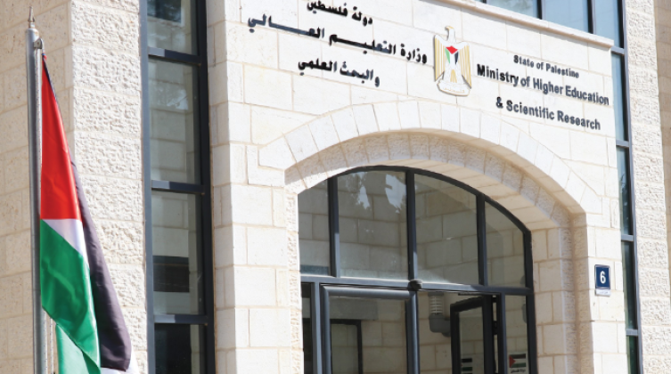"التعليم" توضح بخصوص طالب حرمه الاحتلال من فرحة النجاح
