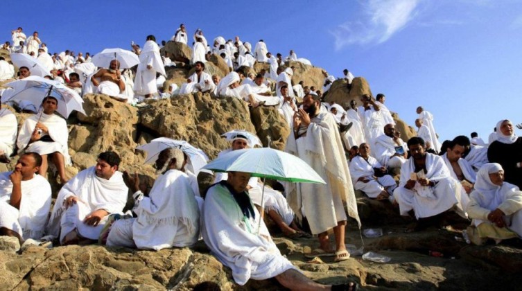 بالفيديو والصور: راسل إسرائيلي يتمكن من دخول مكة والوصول إلى جبل عرفات