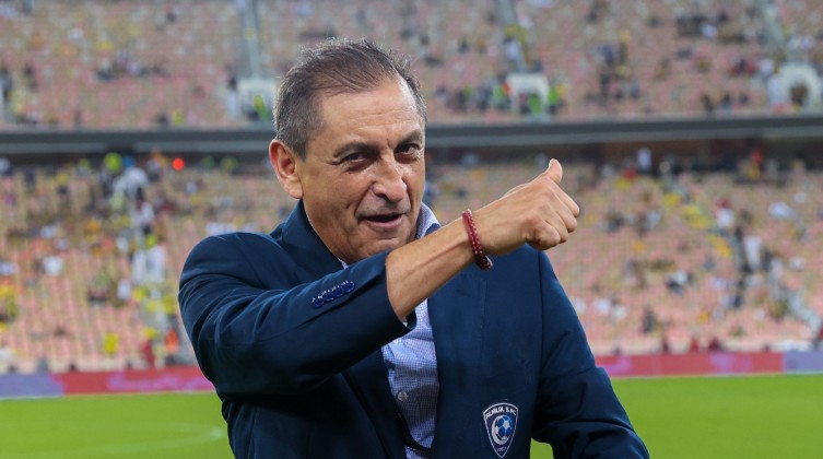 رسميا.. الهلال السعودي يعلن تجديد التعاقد مع مدربه الأرجنتيني