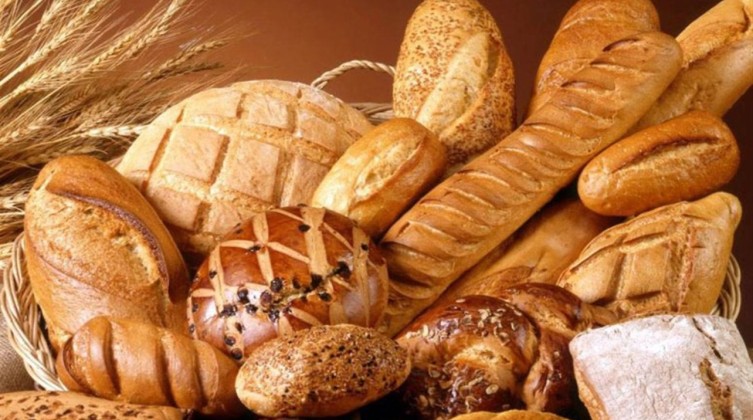 غزة: الاقتصاد تصدر قرارًا بخصوص سعر شوال الدقيق ووزن ربطة الخبز