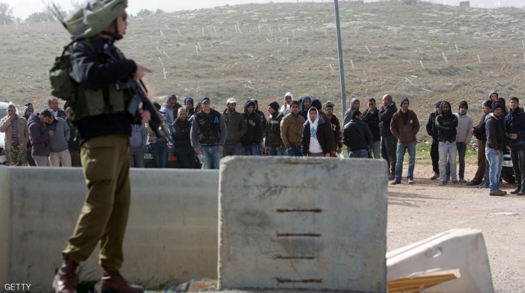 وزارة العمل: تحويل رواتب العمال للبنوك الفلسطينية يضمن حقوقهم بشكل كامل