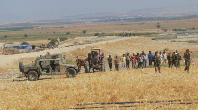 مستوطنون يهاجمون الأهالي في منطقتي العوجا والمعرجات غرب أريحا