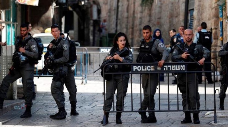 القدس المحتلة: الاحتلال يعرقل وصول المصلين للمسجد الأقصى