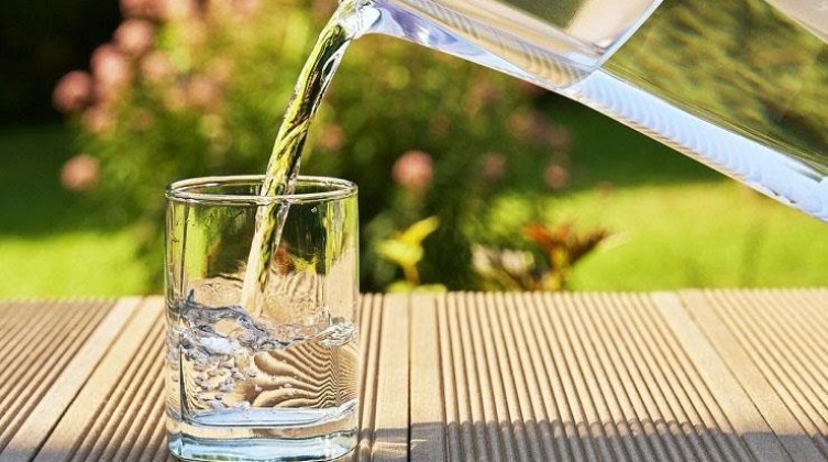 أعراض نقص السوائل في الجسم؟
