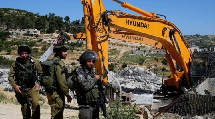 الاحتلال يهدم منزلا ومشتلا في القدس