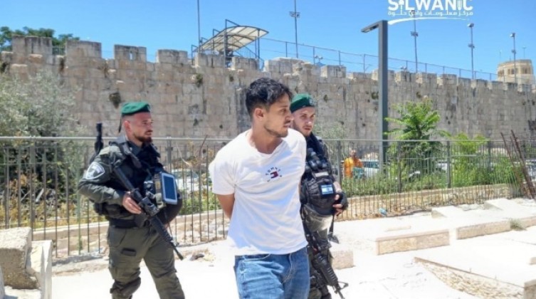 القدس المحتلة: الاحتلال يعتقل شابا من باب الأسباط