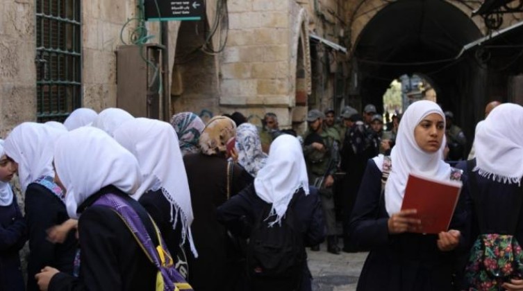 شؤون القدس: نحذر من محاولة الاحتلال فرض المنهاج الإسرائيلي على المدارس بالقدس