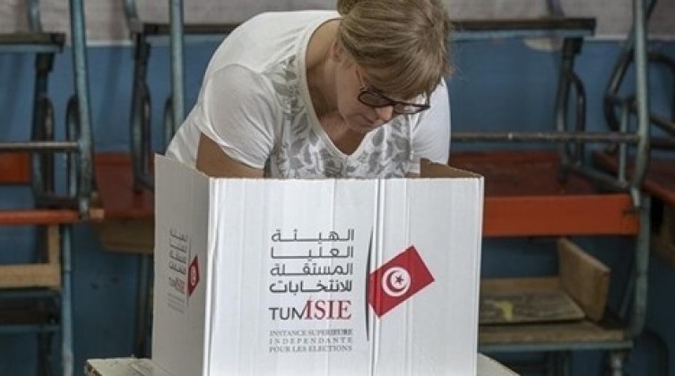 بدء الاقتراع في تونس على الدستور الجديد