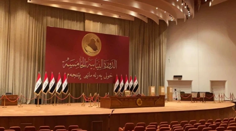 العراق: رئيس البرلمان يدعو لتسريع انتخاب رئيس جديد للبلاد