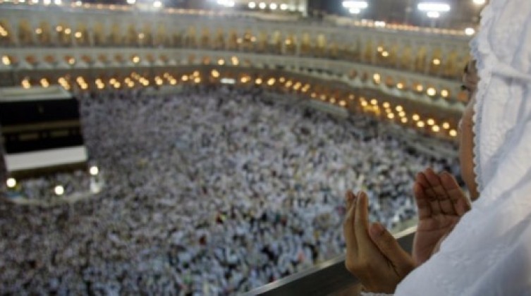 صورة: وفاة حاجة بعد وصولها إلى قطاع غزة من الديار الحجازية