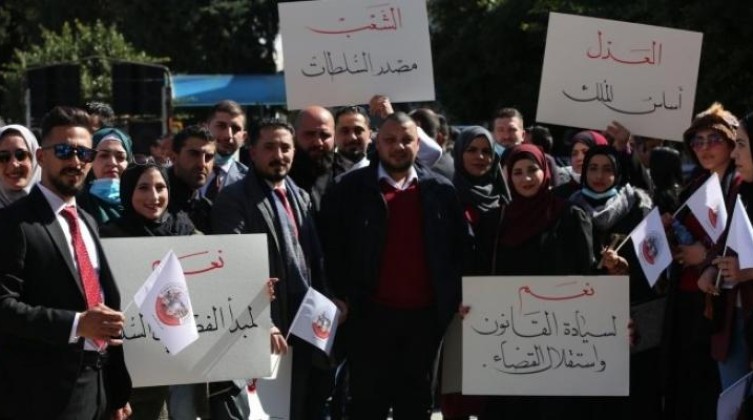نقابة المحامين تقرر تعليق العمل أمام المحاكم بالضفة