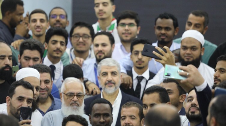 مشعل: حماس حريصة على التوازن بين المبادئ والمصالح