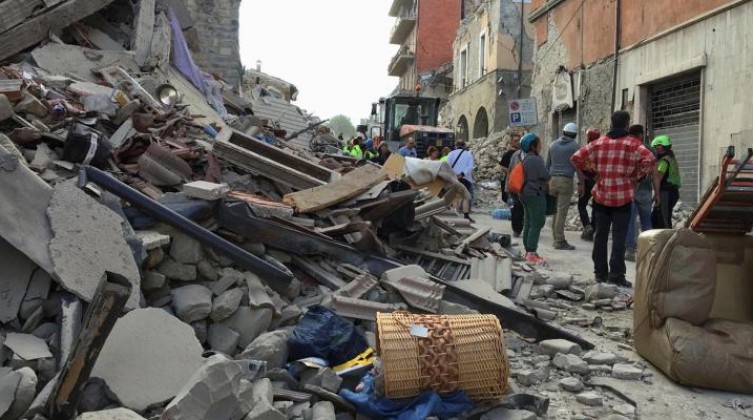 مقتل خمسة اشخاص في ثلاثة زلال بإيران