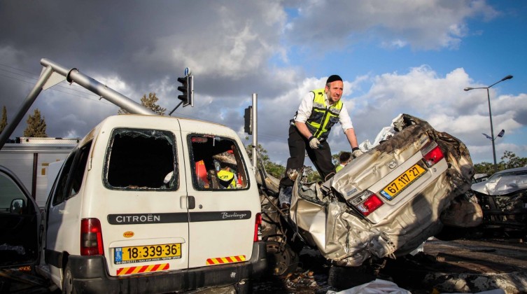 إصابة إسرائيليين بجروح في حادث سير على طريق رقم 6