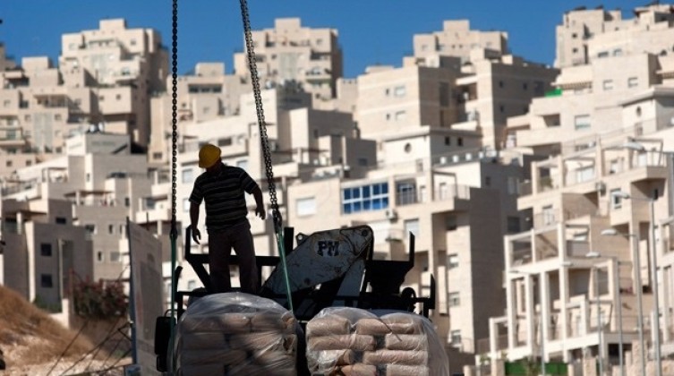 الاحتلال يوقف بناء 2200 مستوطنة في القدس