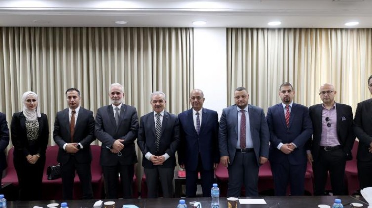 "اشتية": الحكومة لن ترهق المواطنين بفرض ضرائب جديدة