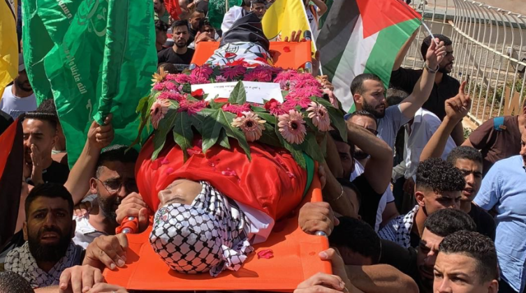 بالصور: تشييع جثمان الشهيد الفتى أبو عليا في رام الله