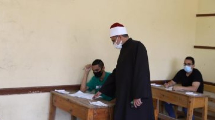 بالإسماء.. أوائل طلبة الثانوية الازهرية في قطاع غزة