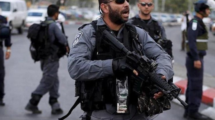 إسرائيل: الشرطة تعتقل عنصرا أمنيا أمريكيا وترحله إلى بلاده