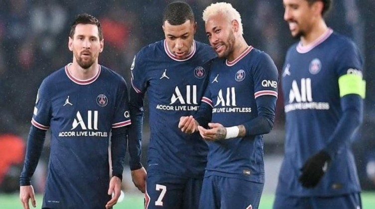 فريق باريس سان جيرمان يصل إسرائيل بقيادة ميسي ونيمار