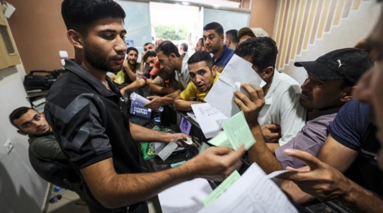 وزارة العمل تعلن فتح باب التسجيل للحصول على تصاريح عمل