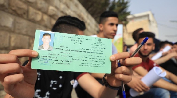 فلسطين: التعليم تنفي تحديد موعد نتائج الثانوية العامة