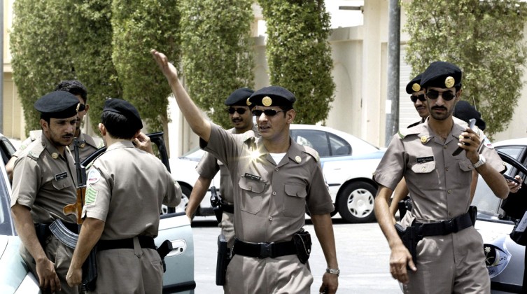 الأمن السعودي يعتقل معتمرا فلسطينيا أمام الكعبة!