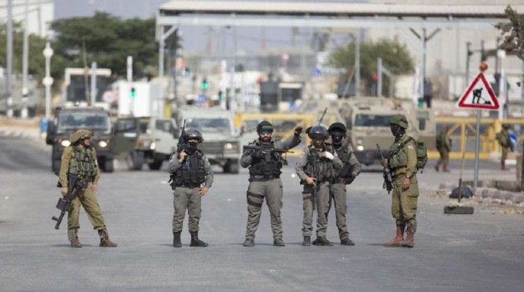 قوات الاحتلال تنصب حواجز عسكرية في جنين