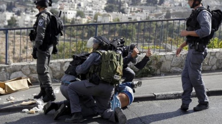 قوات الاحتلال تعتقل 3 شبان من القدس