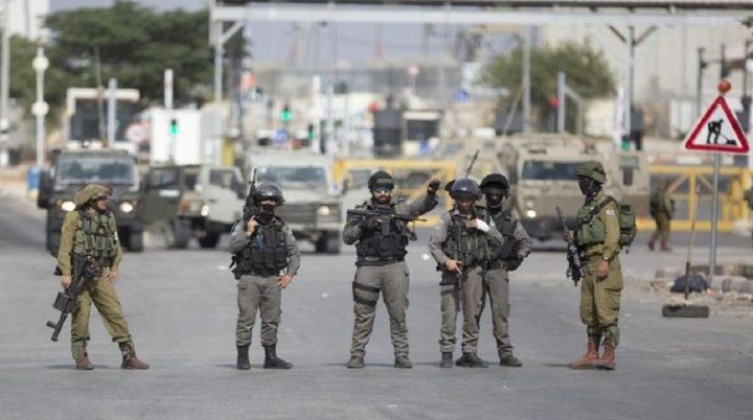 قوات الاحتلال تنصب حاجزًا عسكريًّا جنوب جنين