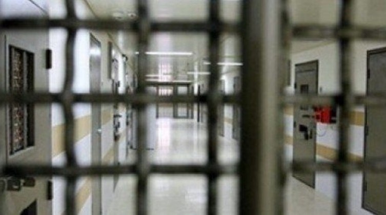 هيئة الأسرى تنقل معاناة المعتقلين داخل قسم المعبار في سجن "الرملة"