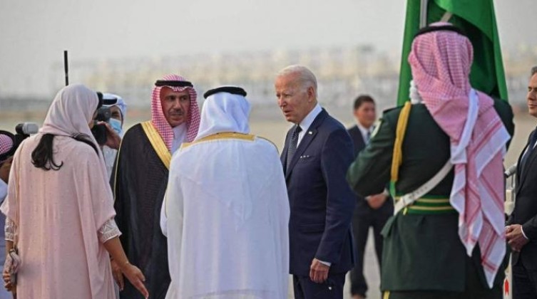 الرئيس الأمريكي يصل جدة السعودية قادما من إسرائيل