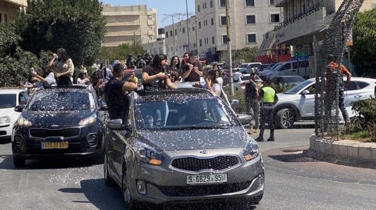 احتفالات الطلاب بنتائج الثانوية العامة 2022 في فلسطين